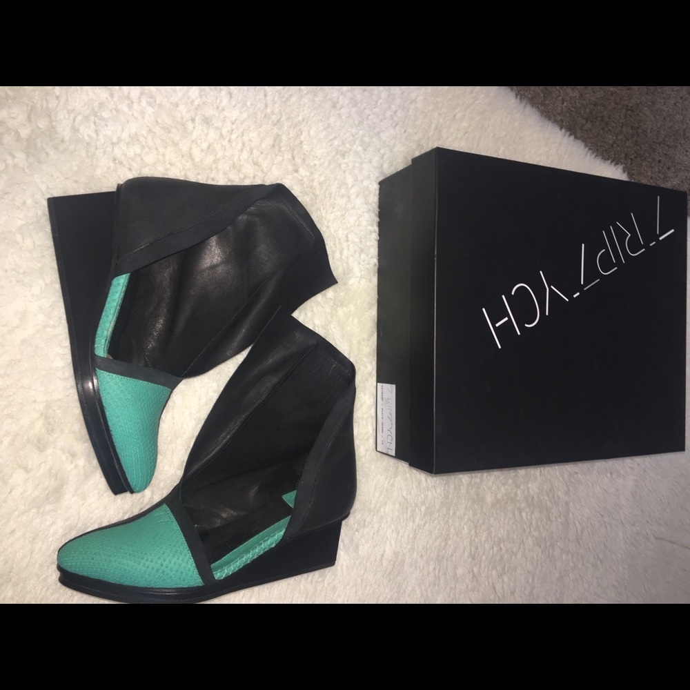 TRIP TYCH Cut Out Wedge Pumps